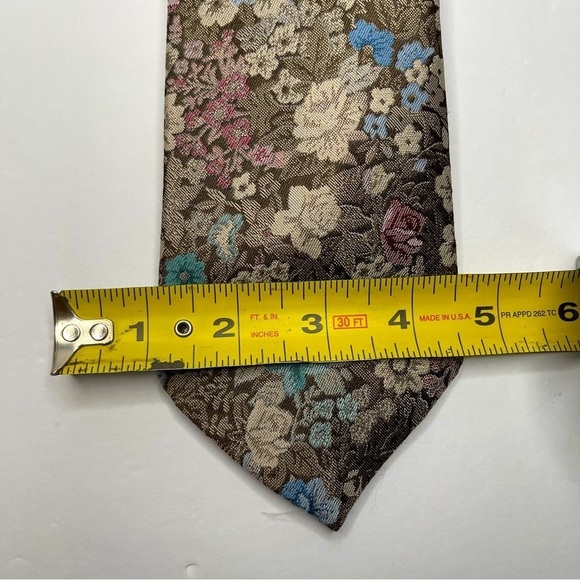 Vintage VAN HEUSEN Floral Tie 95% Polyester 5%Silk Wedding Special Occasion Tie - Picture 5 of 6